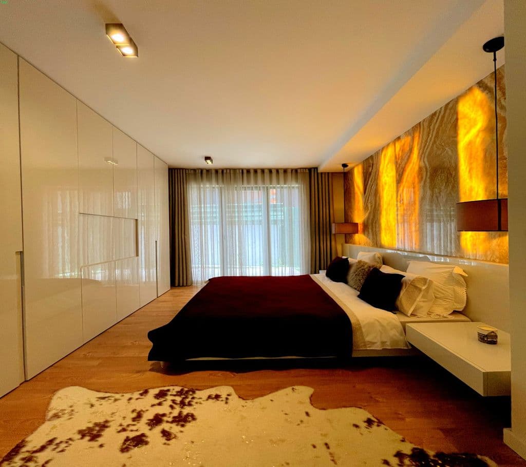 Apartment 15